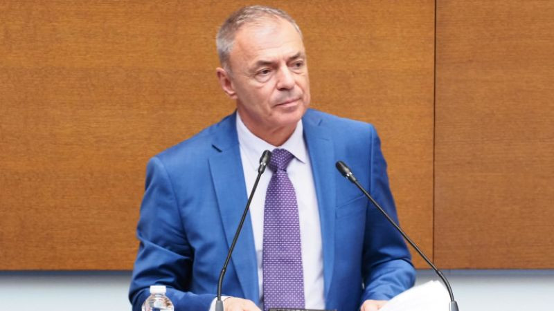 МОН: Не можем еднолично да вземем лиценза на "Космос"